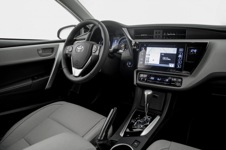 Интерьер Toyota Corolla XEi 2017 года  (LA) (фото 20 из 23)